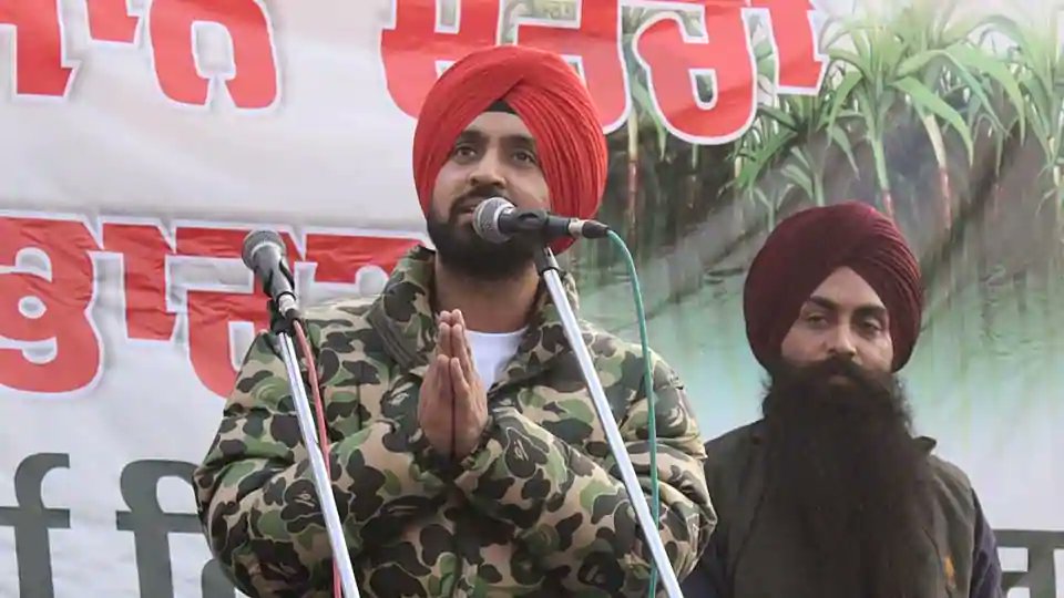 Diljit Singh Dosanjh addresses protesting farmers at Singhu border